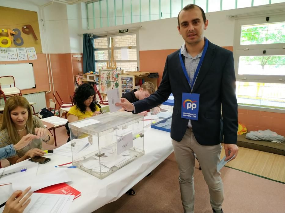 Candidat@s del PP votan en Paterna.