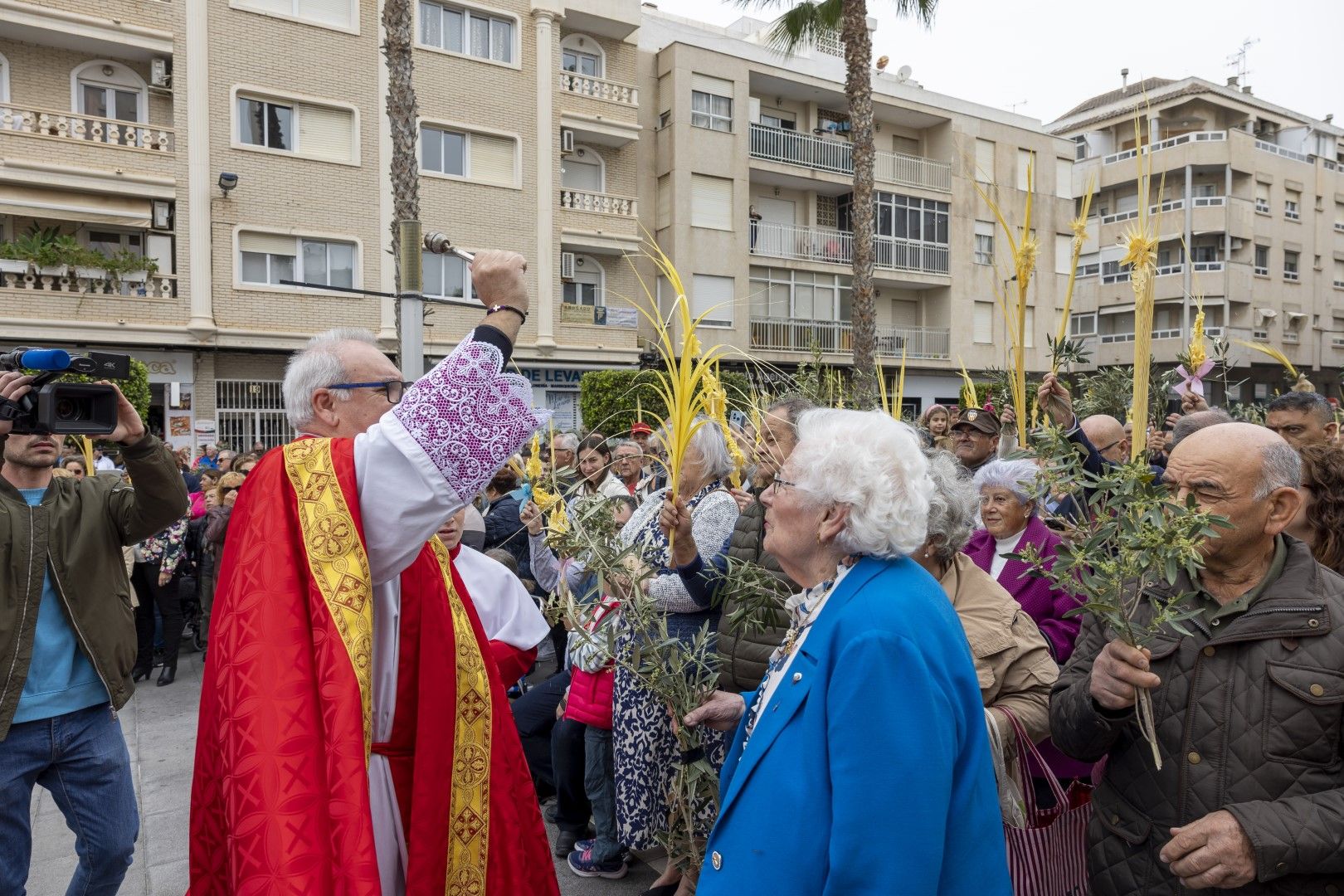 Bendición y procesión de Las Palmas en Torrevieja de Domingo de Ramos en la Semana Santa 2024