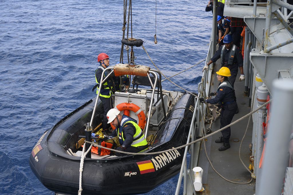 La Armada simula el accidente de un submarina para rescatar a su tripulación