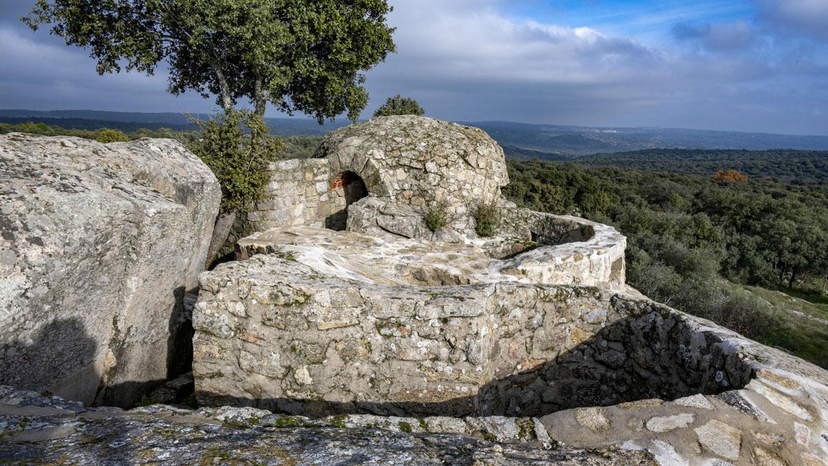 Una de las fortificaciones de la Guerra Civil que se pueden encontrar en Navalagamella,