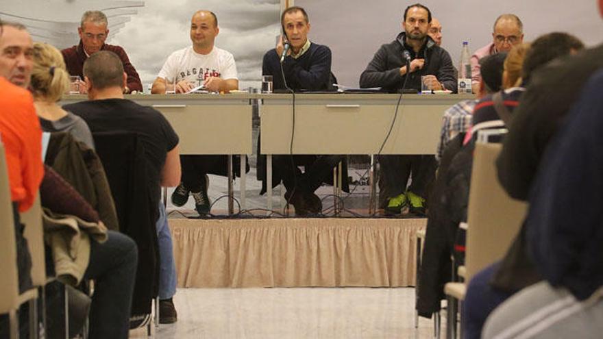 La asamblea de trabajadores de Limasa se ha reunido esta tarde en el Hotel NH de la capital.