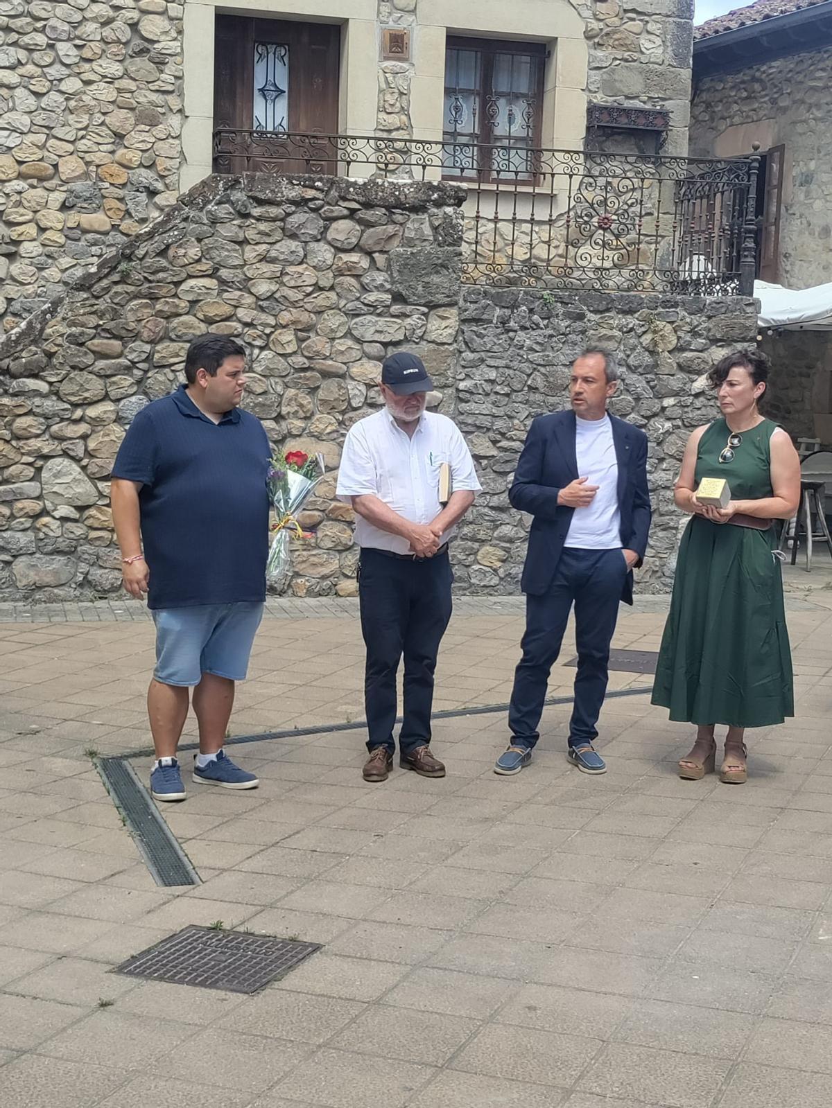 Parres coloca su stolperstein en memoria de Manuel Cueto Pérez