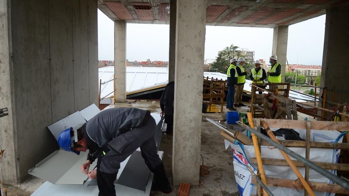 Obras en la residencia de mayores de Plasencia, que pararon en 2023.