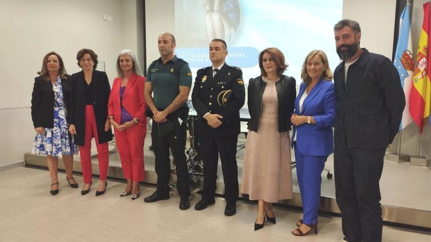 Ponentes de la jornada “La violencia en nuestra sociedad a debate”, en el Colegio Oficial de Enfermería de Ourense. |   // F. CASANOVA