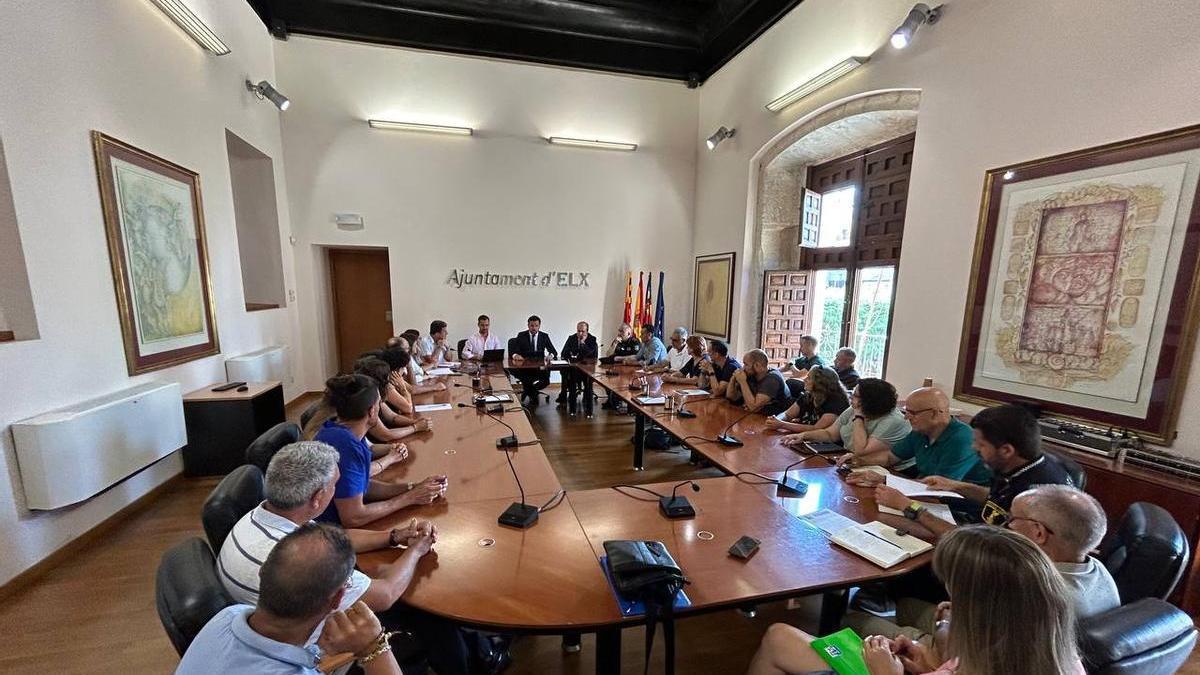 Reunión del alcalde Pablo Ruz con la junta de personal del Ayuntamiento de Elche