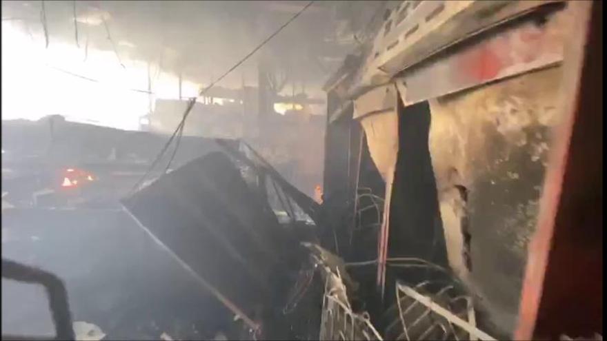 Los bomberos buscan supervivientes tras el incendio de Estepona