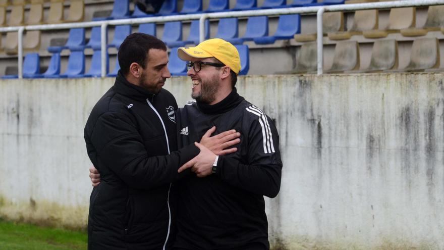 Edu Charlín (derecha), durante su anterior etapa como entrenador del Cambados.