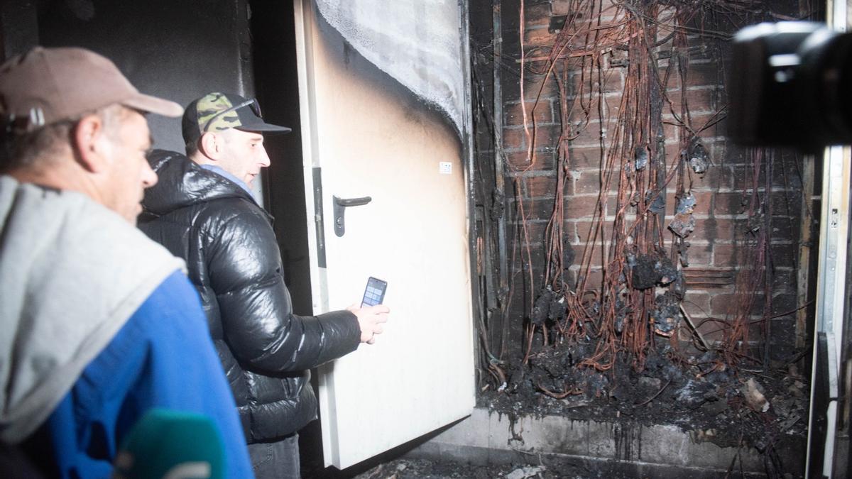 El herido en el incendio de la calle San Isidoro sigue en la UCI, estable con pronóstico grave