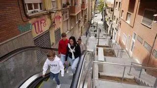 Las flamantes escaleras mecánicas de la Baixada de la Glòria de Barcelona, averiadas el mismo día del estreno