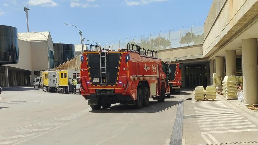 Alarma en la terminal de Llegadas del Aeropuerto de Palma al incendiarse una pasarela mecánica