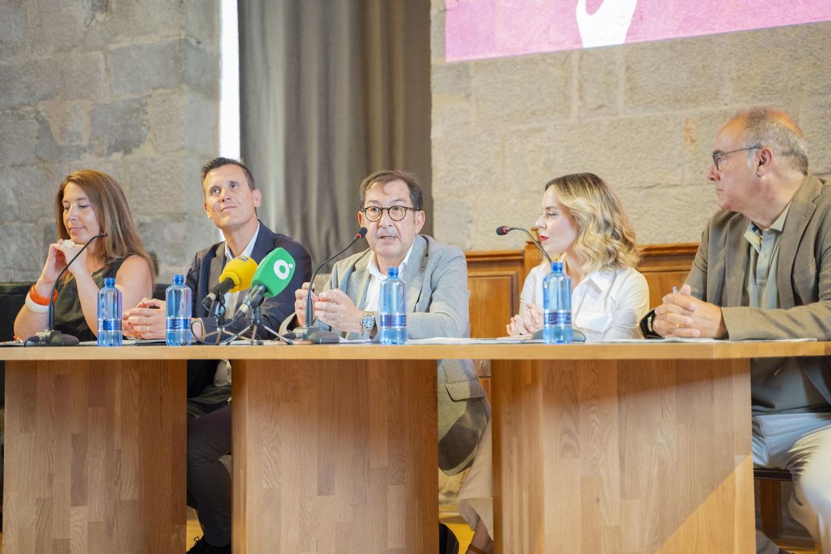 Miquel Nadal, Beatriz Traver, Alejandro Clausell, Lidia Herrero i Leonardo Marqués durant la presentació.