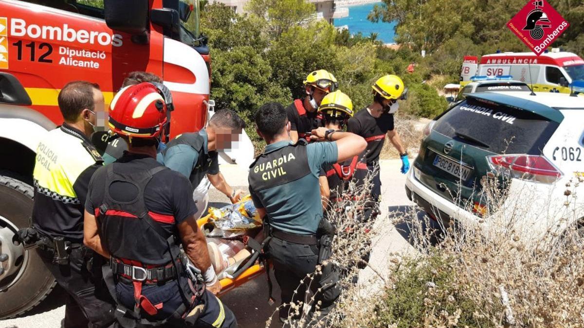 Un joven de 26 años sufre una fractura abierta y múltiple en la pierna al despeñarse en el Penyal d&#039;Ifac