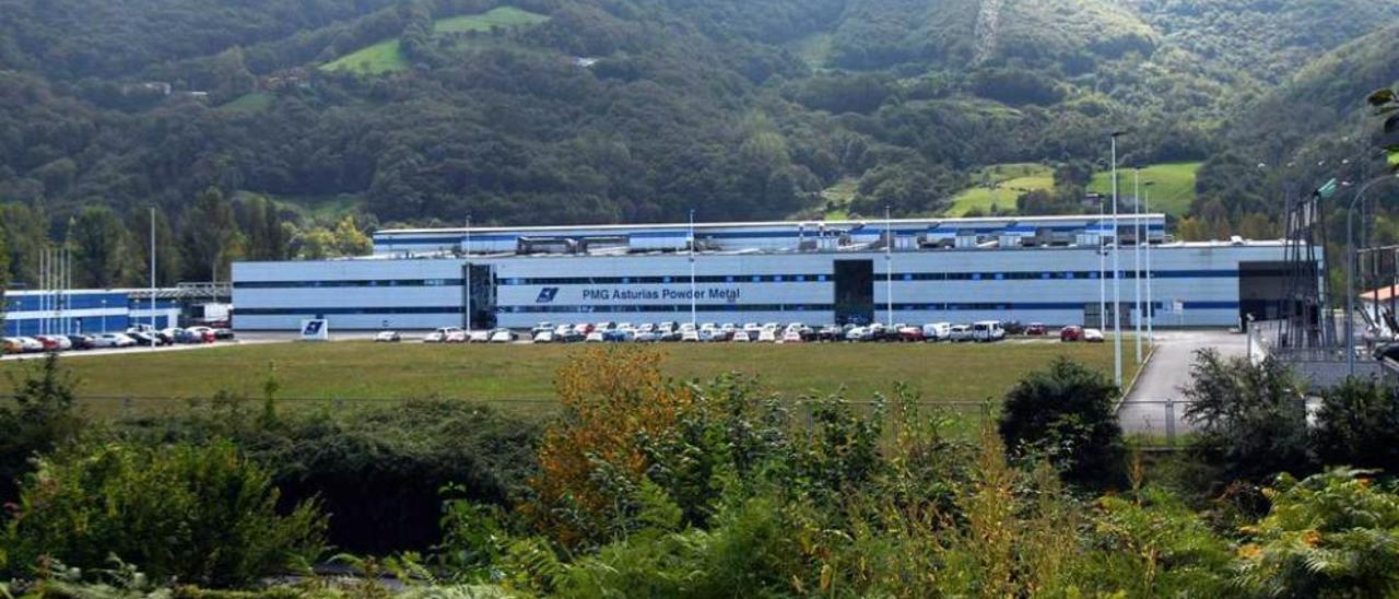 La fábrica de PMG Asturias Powder Metal en el polígono de Baíña, en Mieres.