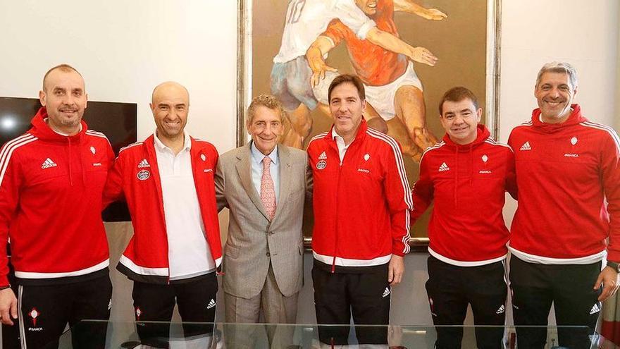 Esta es la foto oficial del Celta. Berizzo, con sus ayudantes y el presidente del club, Carlos Mouriño, pero sin Torrecilla / RC Celta