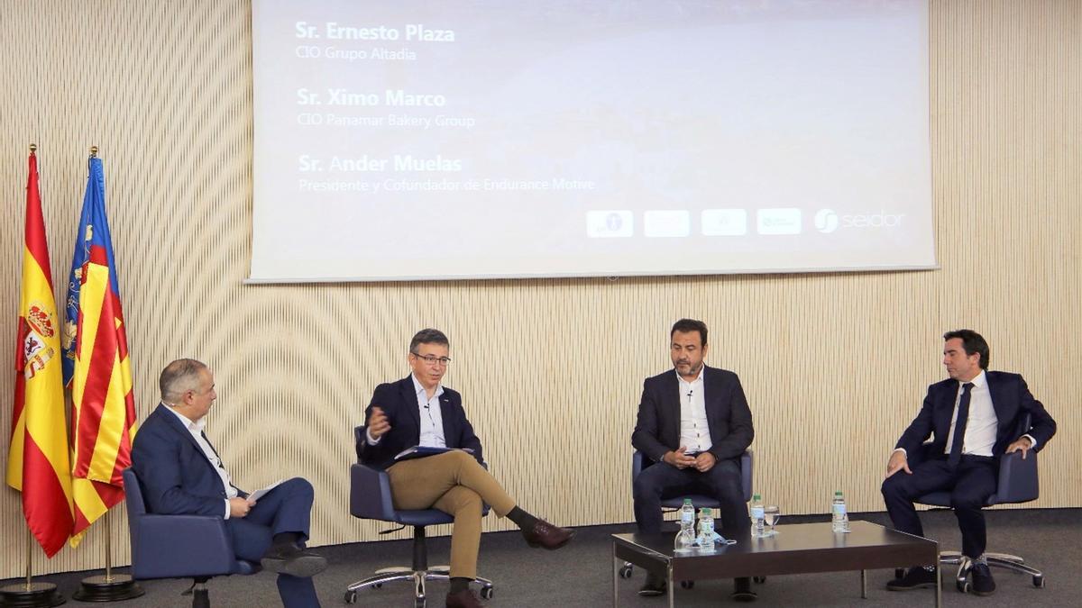 La mesa redonda de la presentación del Barómetro fue moderada por Ignasi Pons, director de Seidor en Zona Levante, y contó con varios casos de éxito de transformación digital en las empresas .