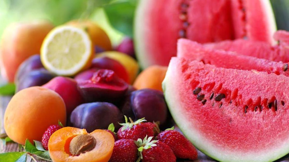 Doce frutas y verduras de temporada para un verano más fresco y saludable