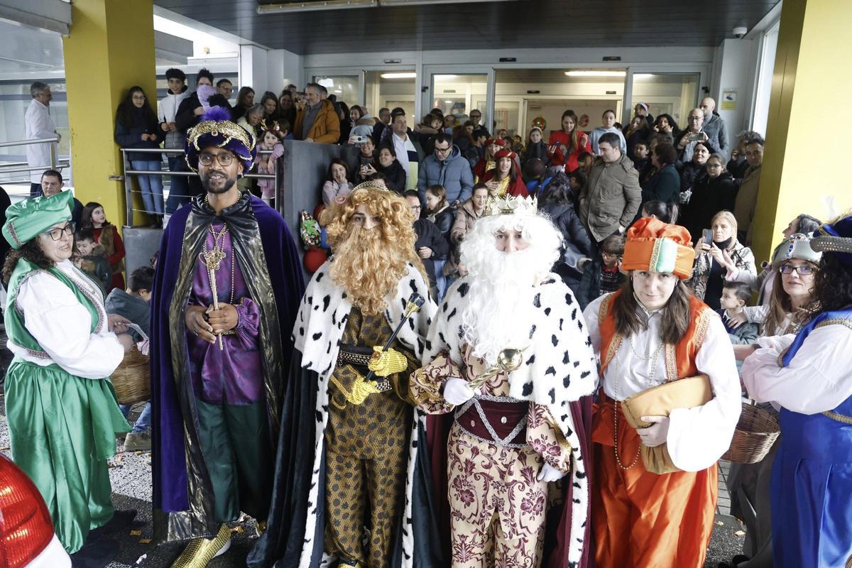 Los Reyes Magos fieles visitan a los pacientes del Hospital Provincial de Conxo Los Reyes Magos fieles visitan a los pacientes del Hospital Provincial de Conxo