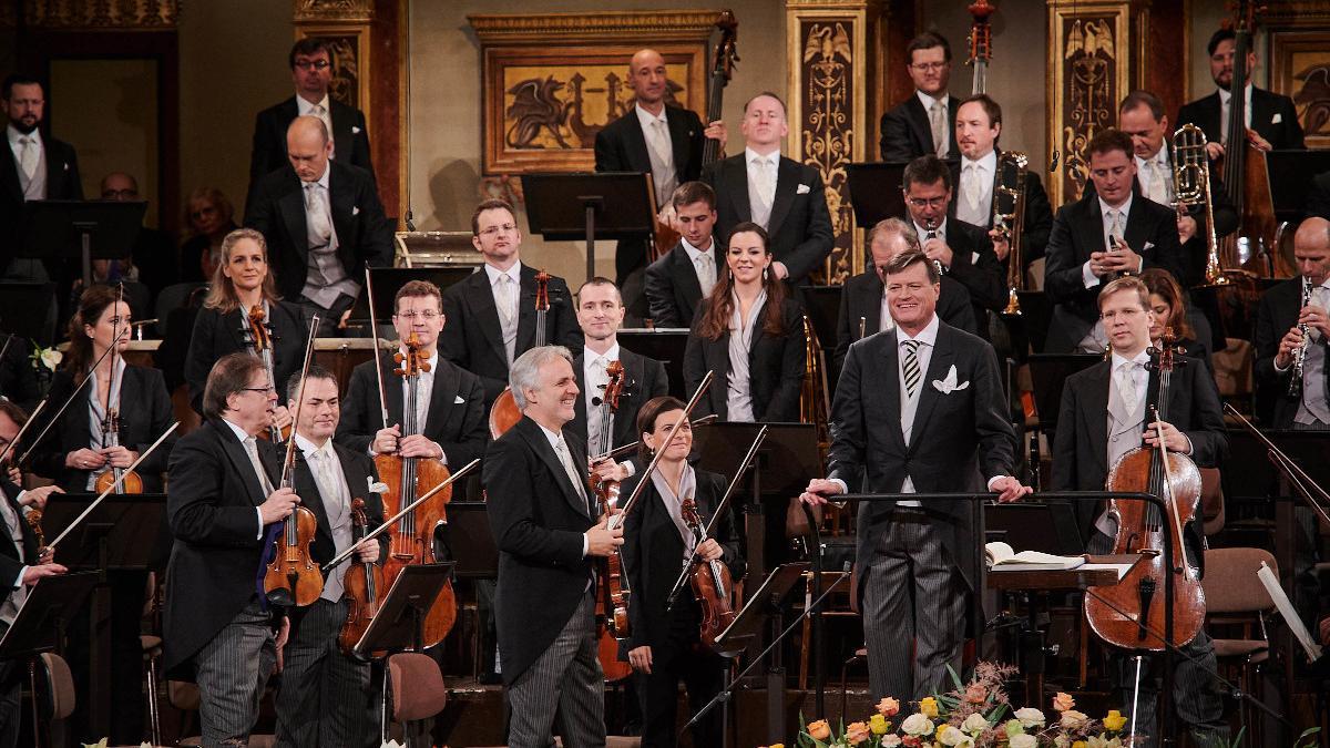 Christian Thielemann, con los músicos de la Orquesta Filarmónica de Viena