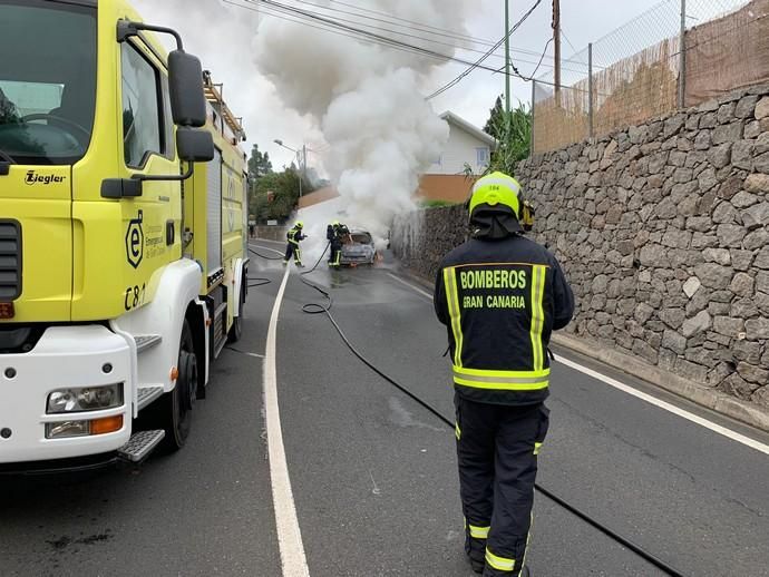 Incendio de un coche en la GC-15