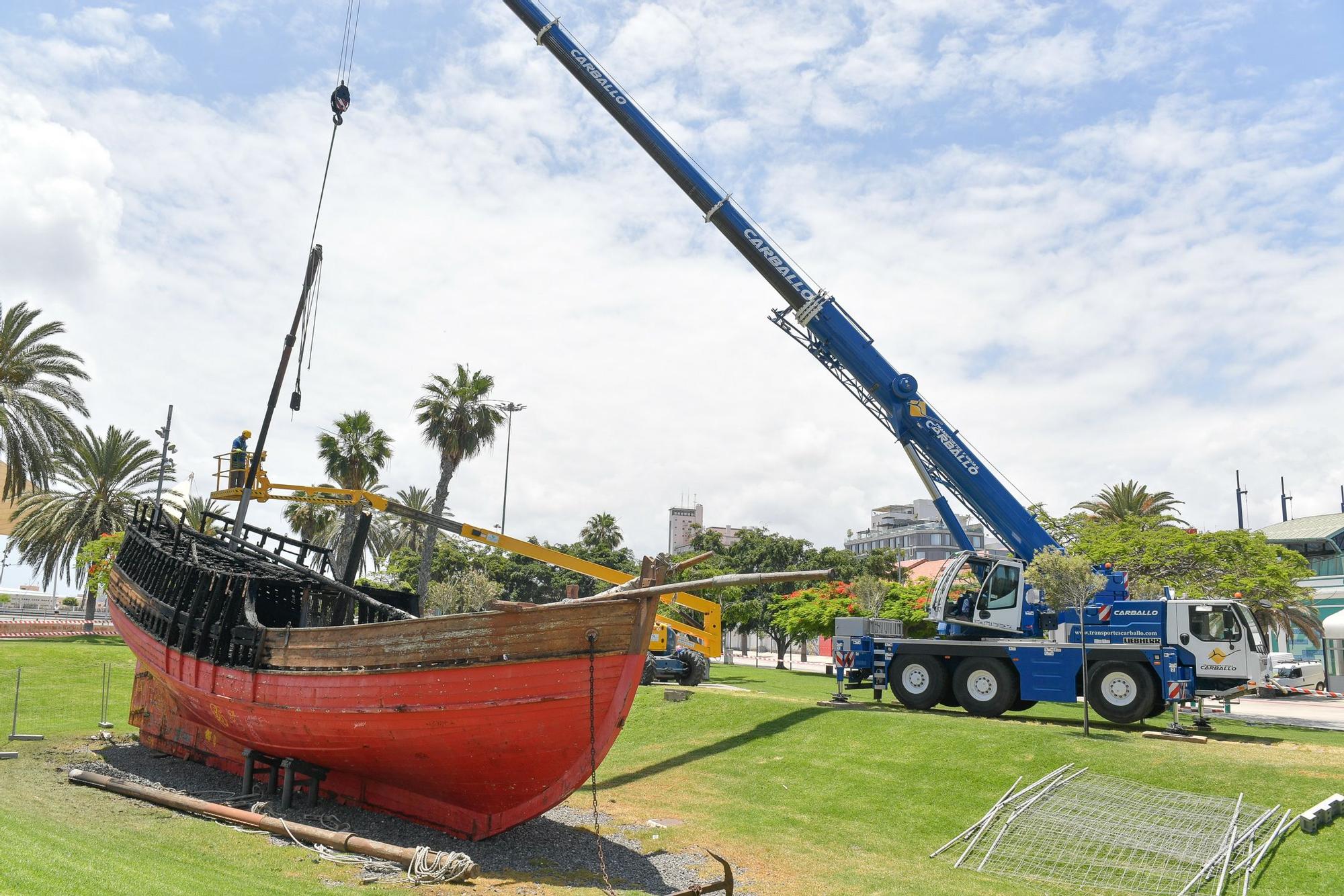 Arde la réplica de 'La Niña' en el Parque de Santa Catalina