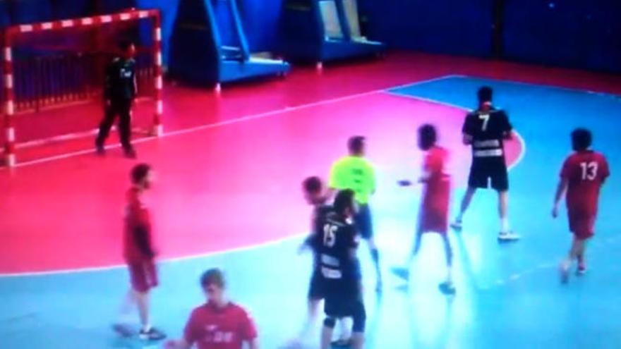 Brutal agresión a un árbitro de balonmano