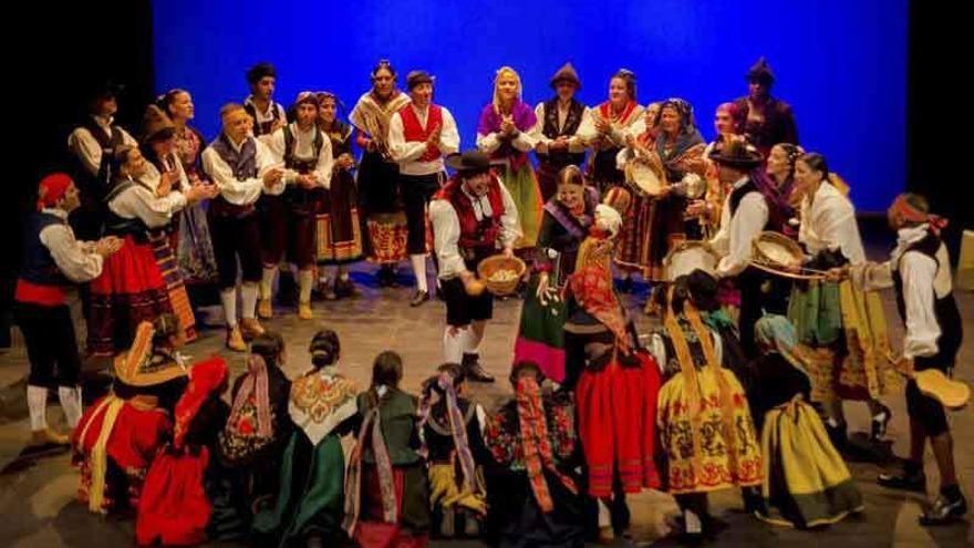 Una de las actuaciones del grupo de folclore zamorano.