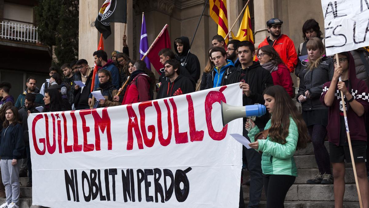 Una manifestación por los 25 años de la muerte de Guillem Agulló.