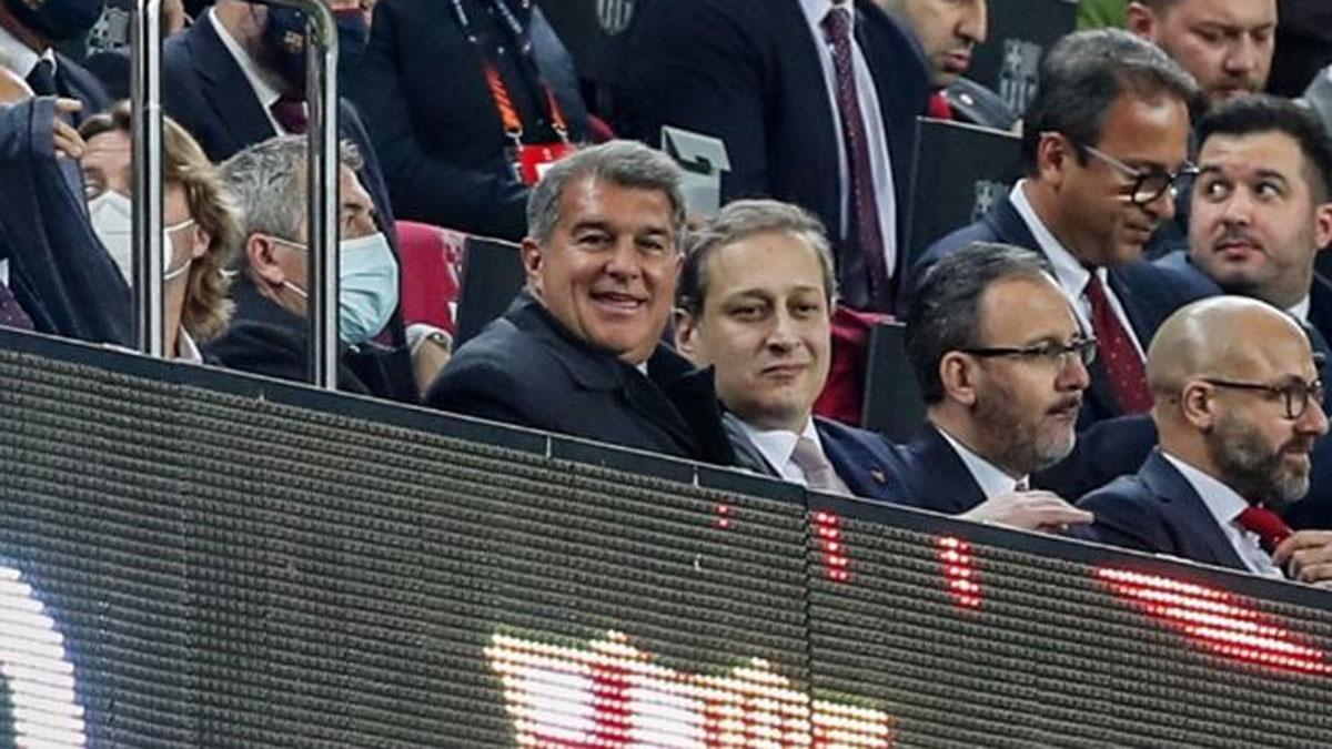 Laporta ya está en Estambul