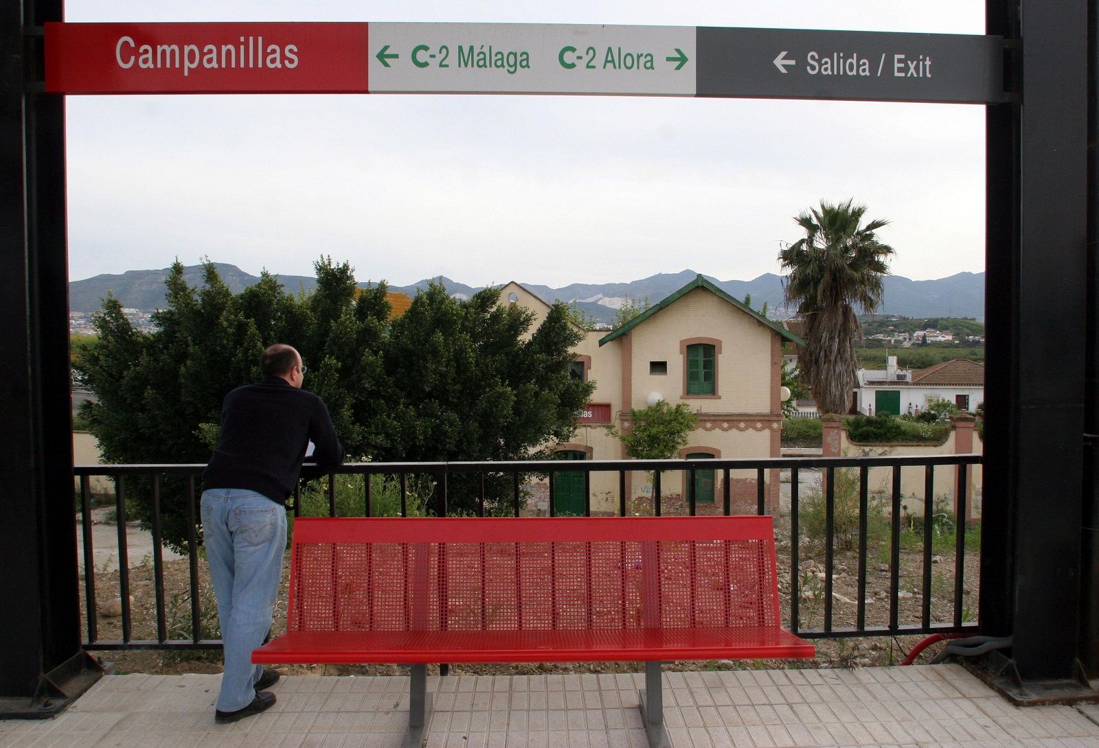 La antigua estación de Campanillas, desde el apeadero nuevo de Renfe, en 2006.