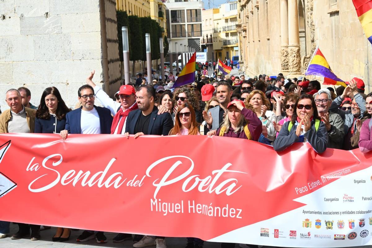 La Senda del Poeta Miguel Hernández arranca en Orihuela con cientos de participantes