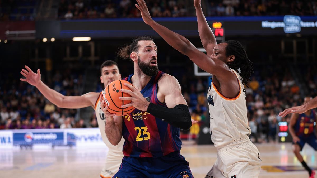 Shengelia ante UCAM Murcia en el Palau