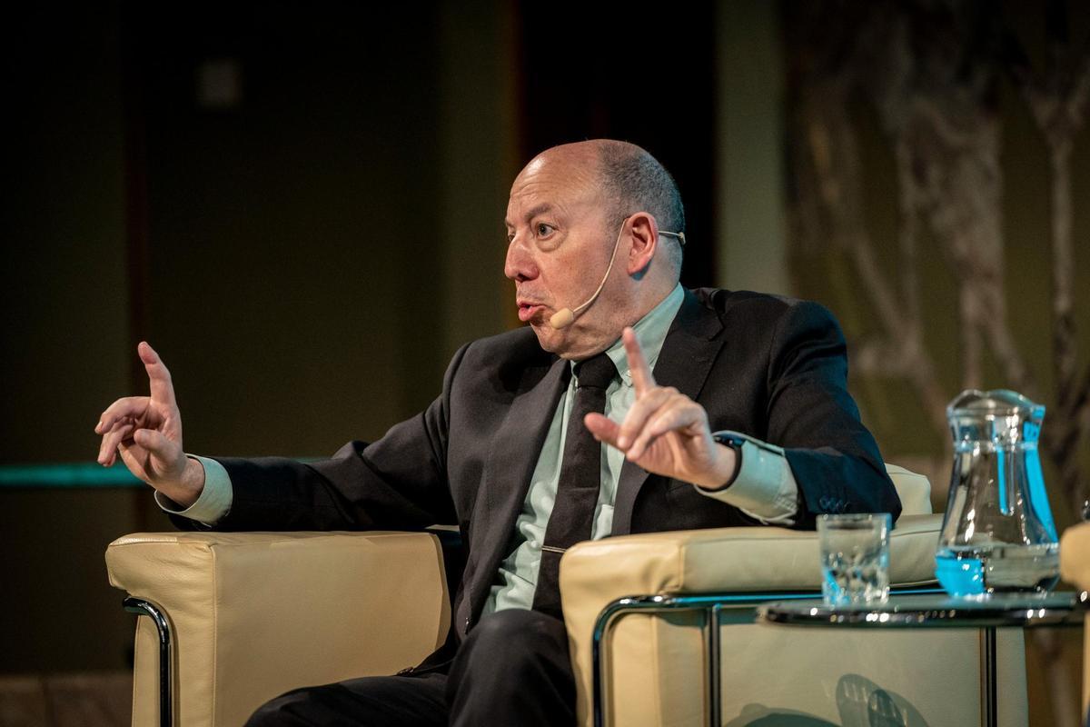El economista Gonzalo Bernardos, este martes en la sede de Caja Rural de Aragón en Zaragoza.