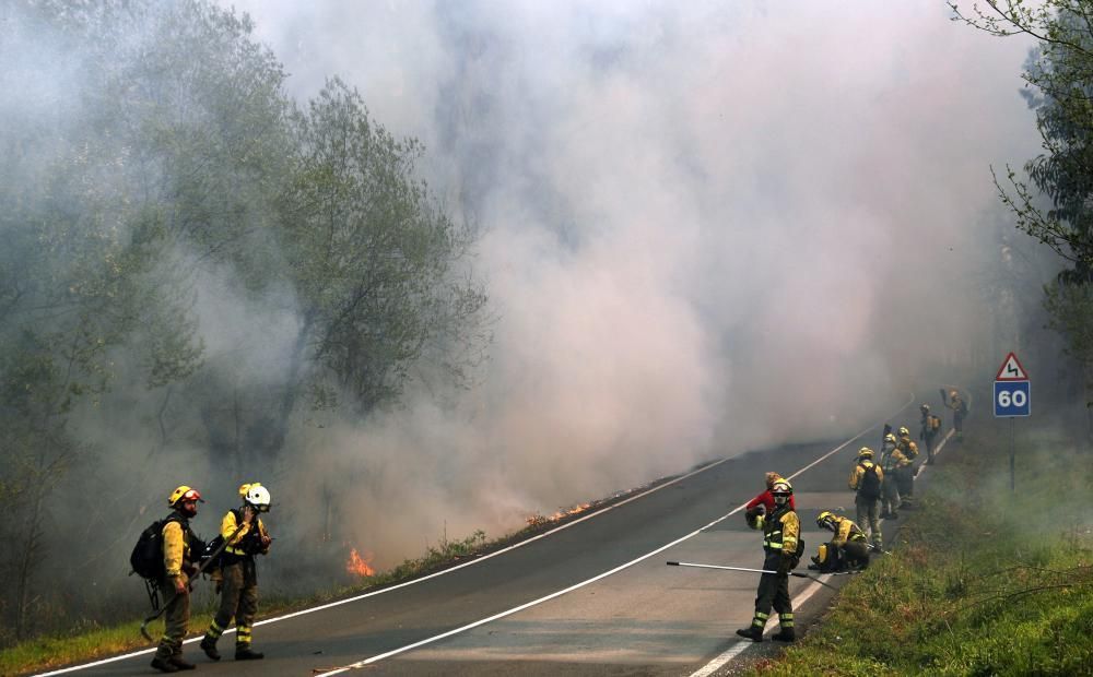 Incendio en Rianxo |El fuego arrasa más de 800 ha