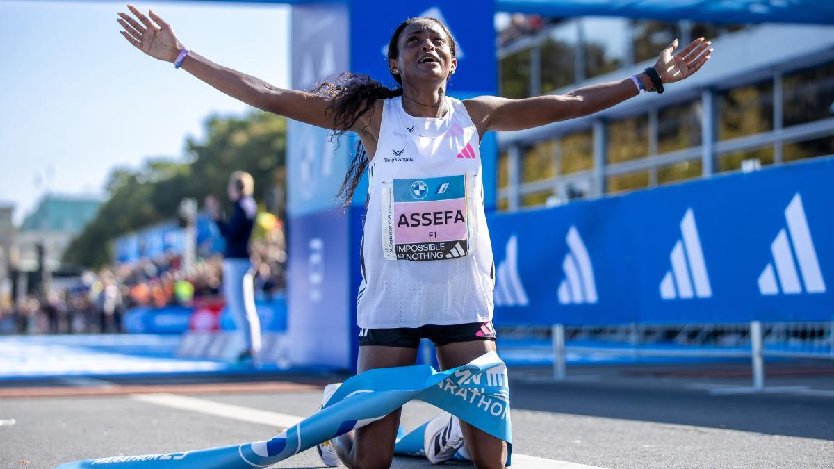 Tigst Assefa logró en Berlín un récord de otro planeta