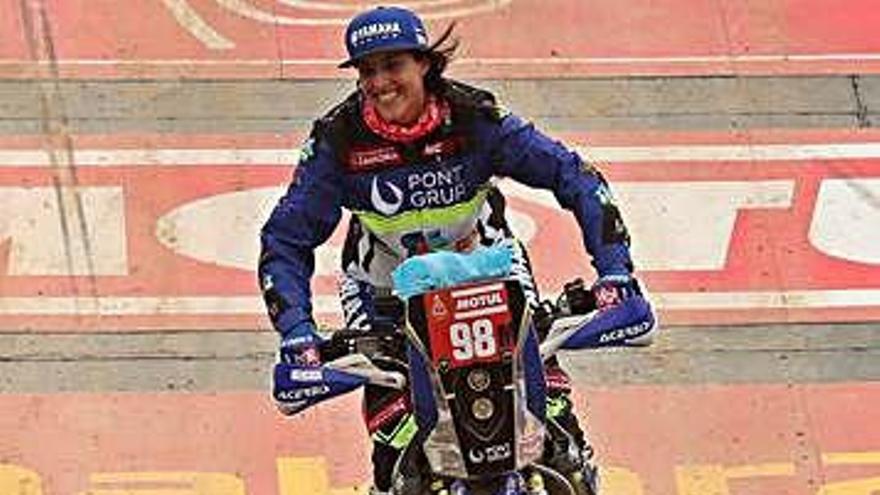 Sara García toma la salida de la primera etapa del Dakar 2019 en Perú.