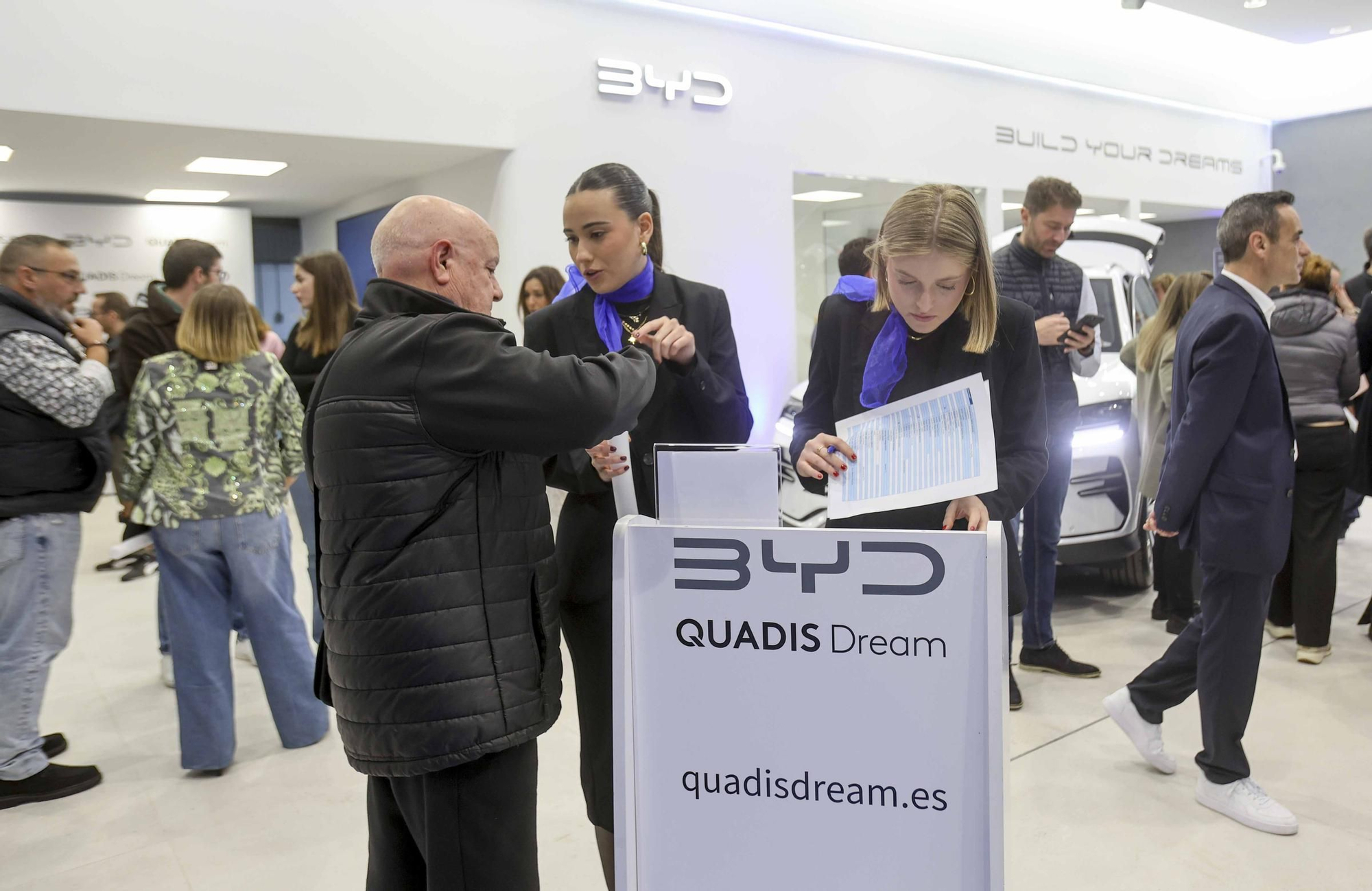QUADIS Dream inaugura el primer centro BYD en Alicante.