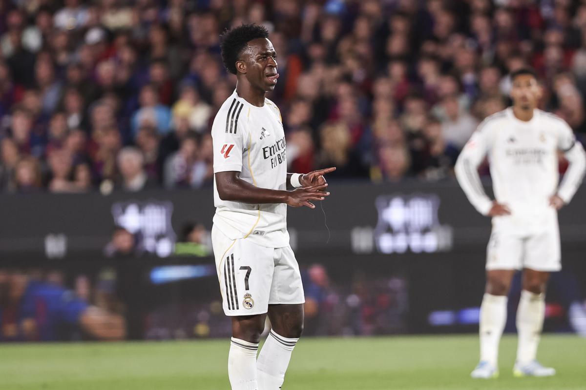 Vinicius Junior of Real Madrid CF face off against Supporters of FC Barcelona during the Spanish league, LaLiga EA Sports, football match played between FC Barcelona and Real Madrid C.F. at Spotify Camp Nou stadium on May 10, 2026 in Barcelona, Spain. AFP7 10/05/2026 ONLY FOR USE IN SPAIN. Javier Borrego / AFP7 / Europa Press;2026;SPORT;ZSPORT;SOCCER;ZSOCCER;FC Barcelona v Real Madrid C.F. - LaLiga EA Sports