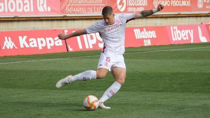 Jorge Moreno durante un partido con la Cultural y Deportiva Leonesa en la pasada campaña.