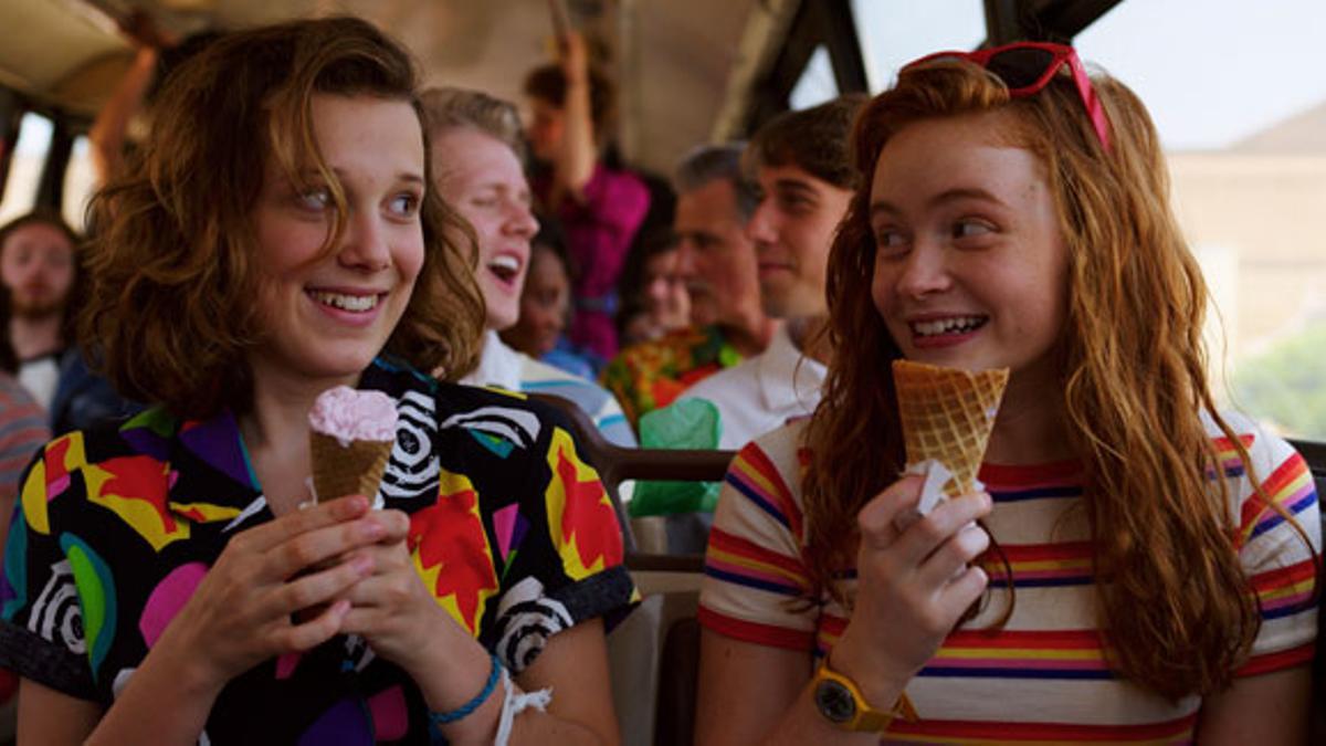 Eleven y Max comen helado en 'Stranger Things 3'