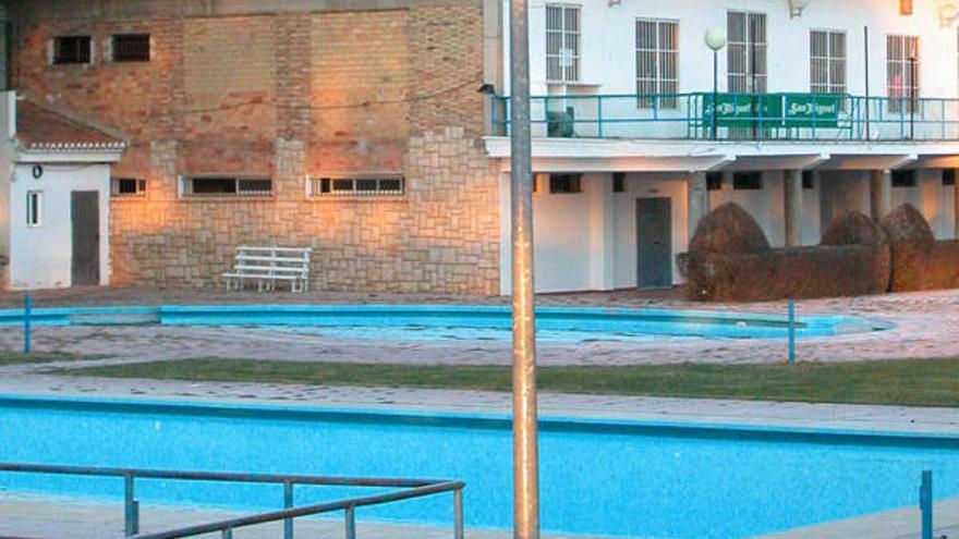 Requena prohíbe llenar piscinas y regar en pedanías por la sequía