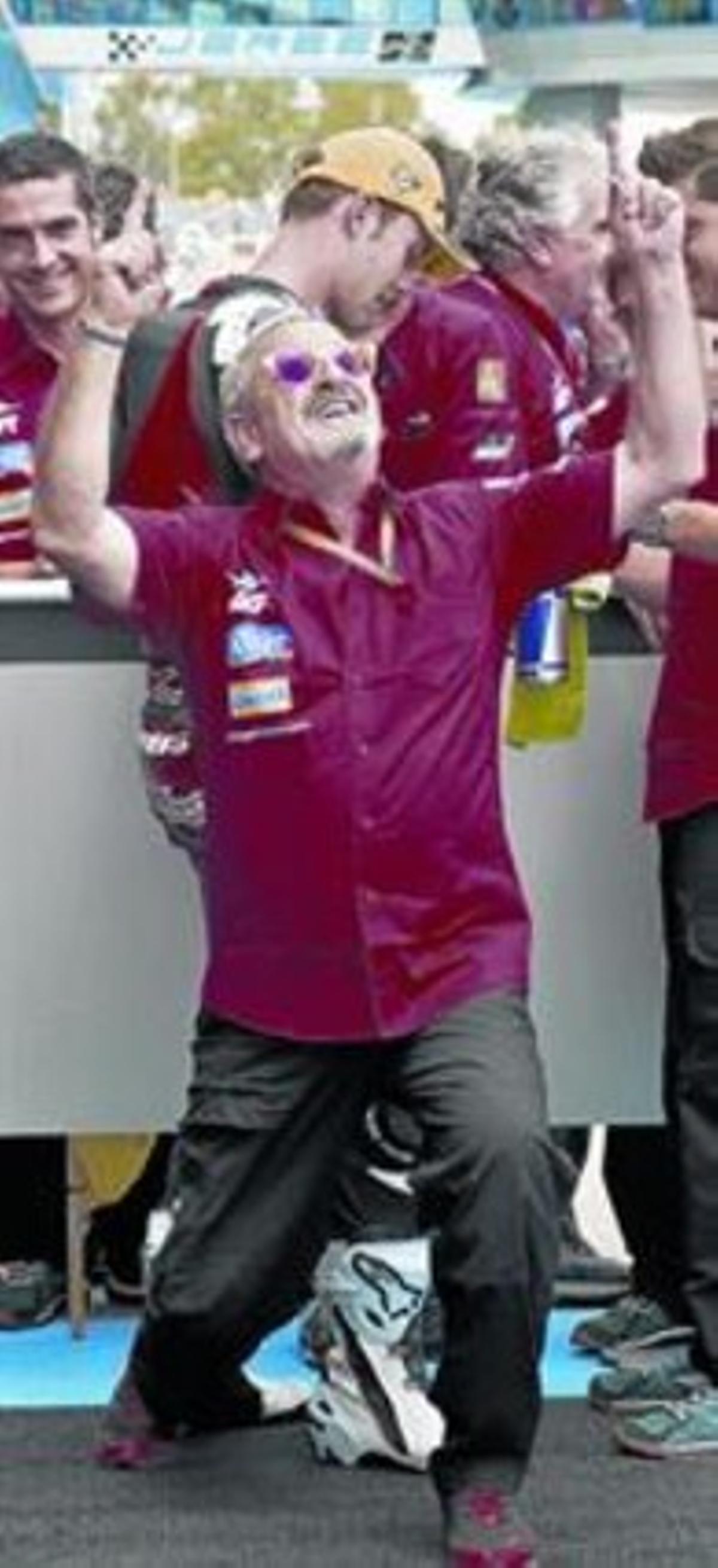 Karlos Arguiñano dedica, al podi de Jerez, la victòria del seu equip al seu antic soci Ginés Guirado.