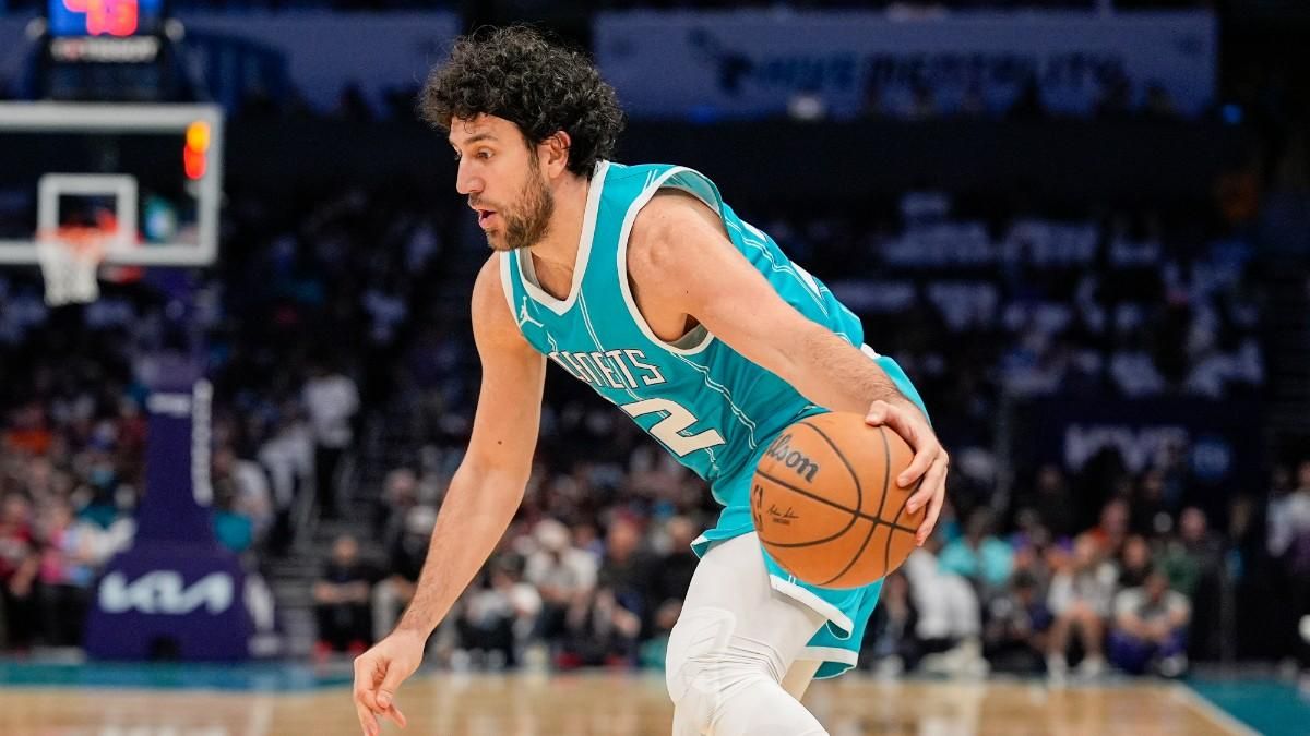 Vasilije Micic with Hornets