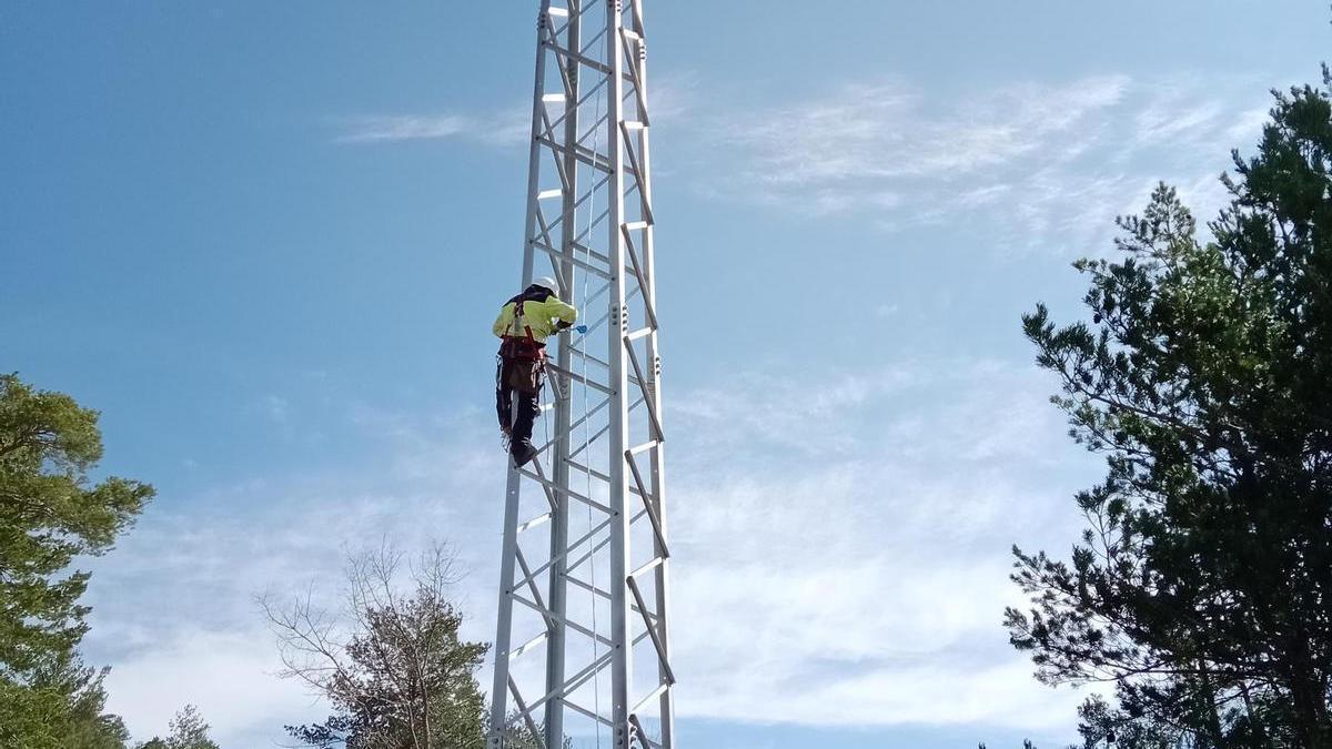 La principal activitat del Grup Lymet és el manteniment de la xarxa de distribució elèctrica de Mitja i Baixa Tensió