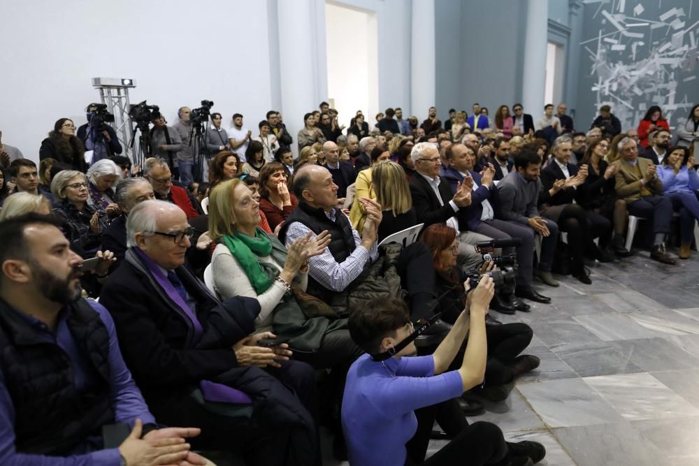 Aglomeración en la conferencia de Mujica en València