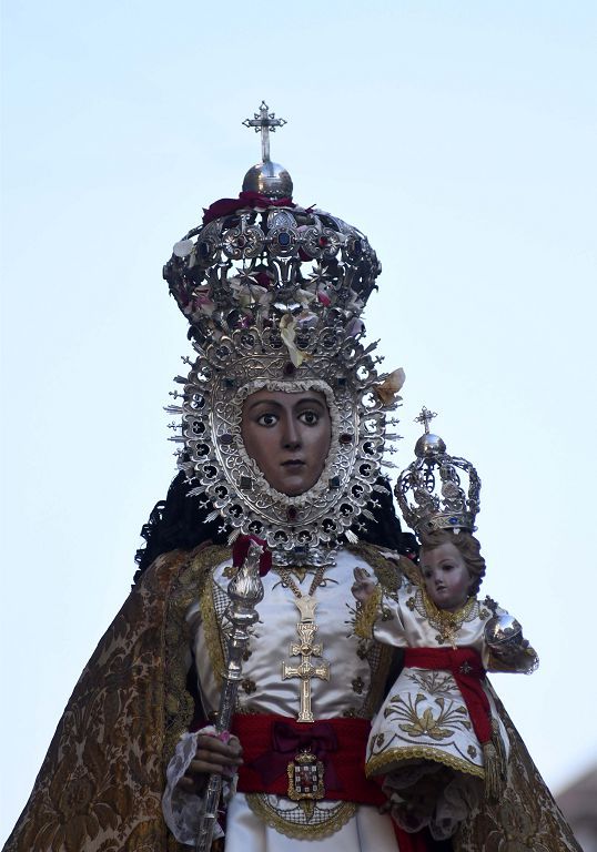 Murcia despide a la Fuensanta con flores y emoción