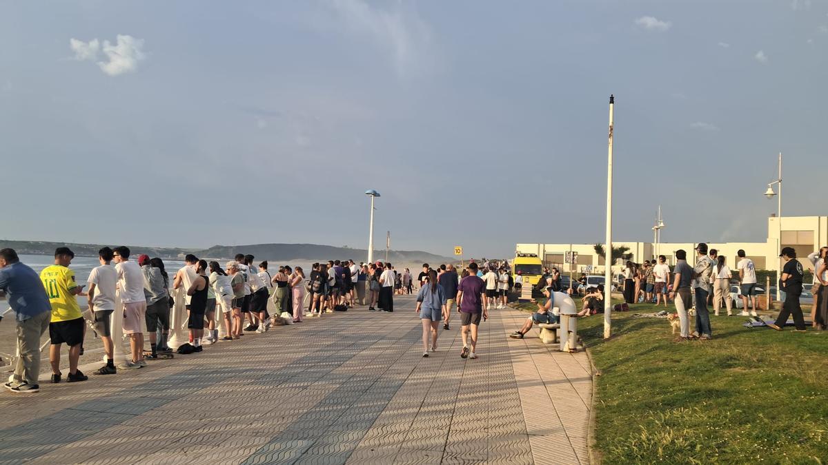 En imágenes: Angustiosa búsqueda de un bañista desaparecido en la playa de Salinas