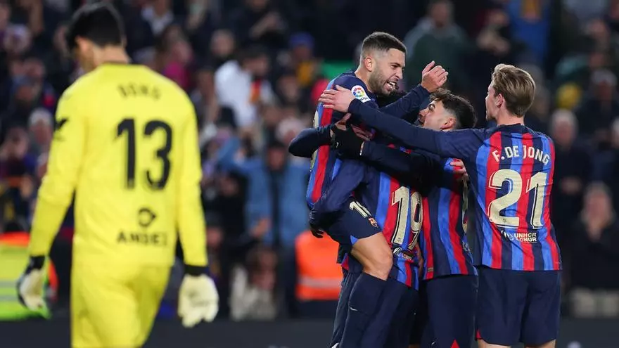 Goleada... ¡Y a ocho puntos! Revive el recital de calidad del Barça ante el Sevilla