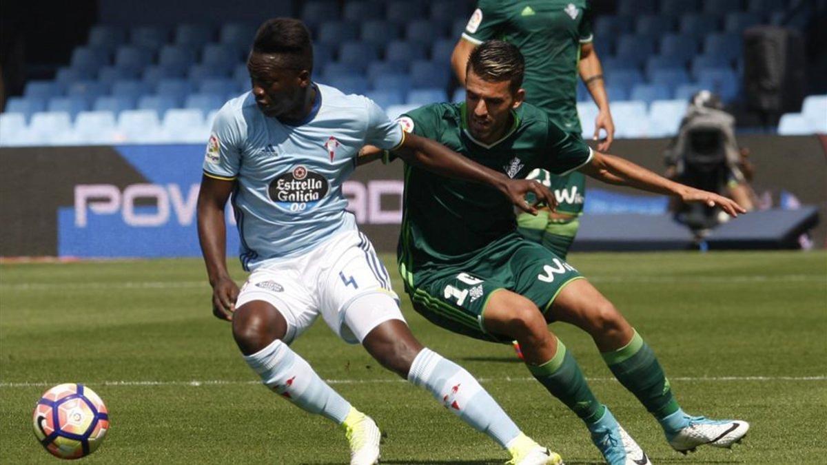 Pape Cheikh con la elástica del Celta.