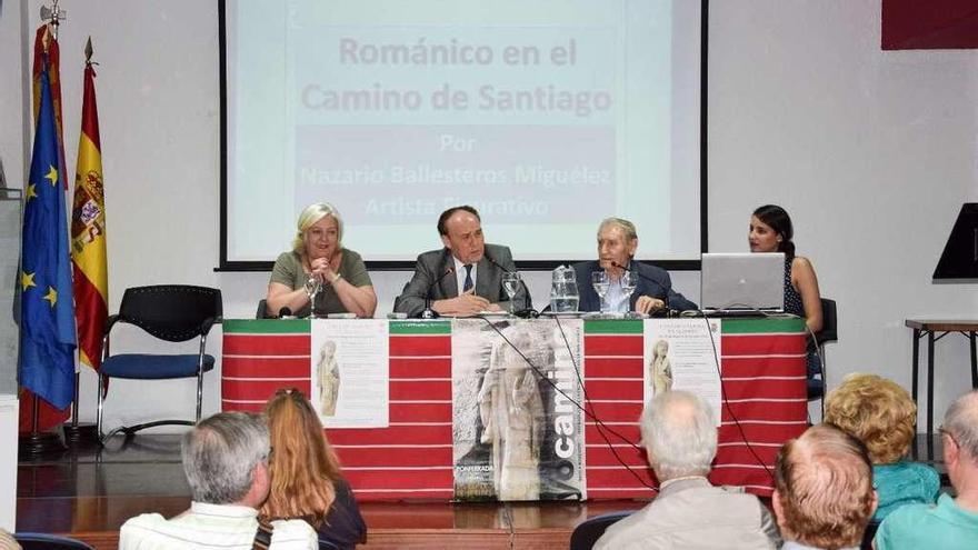 Octavio Uña y Nazario Ballesteros junto a la presidenta de la Casa de Zamora en Madrid, Mari Luz Uña.