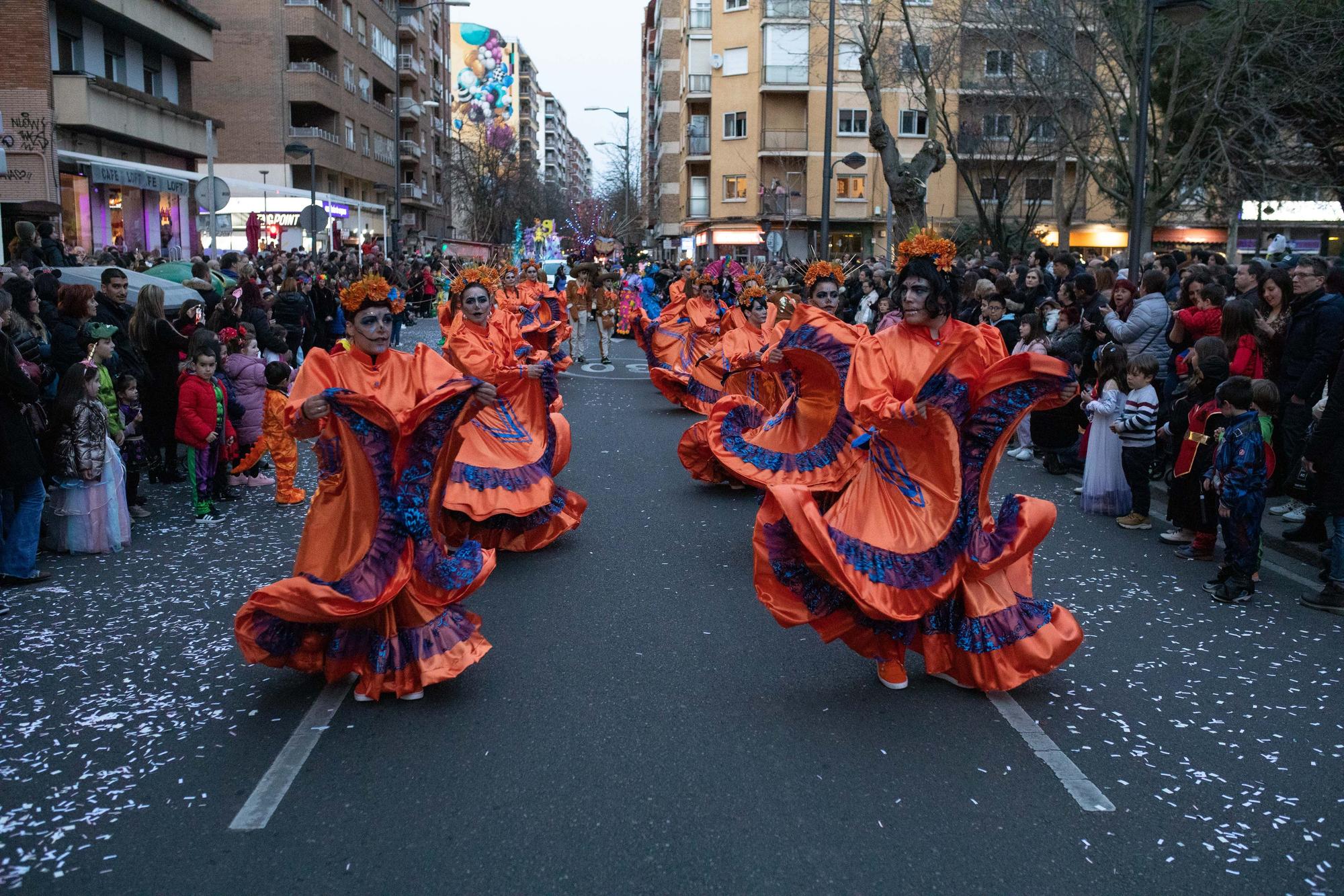 GALERÍA | Zamora se llena de color en el desfile de Carnaval